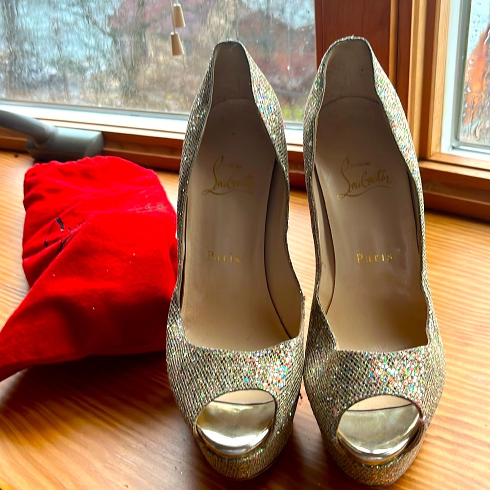 Very high pumps Christian Louboutin